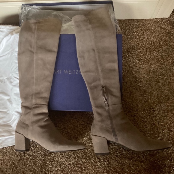 Knee high boots by Stuart Weitzman - Picture 1 of 8